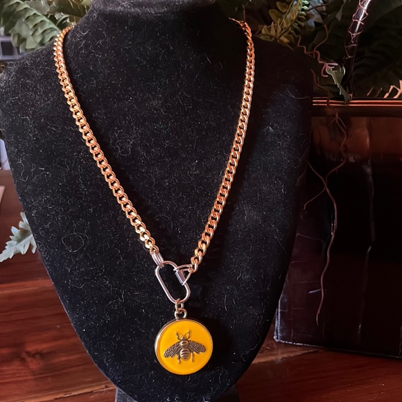 Gucci Gold Necklace with Yellow Bee Pendant on stainless steel chain. - Picture 1 of 8